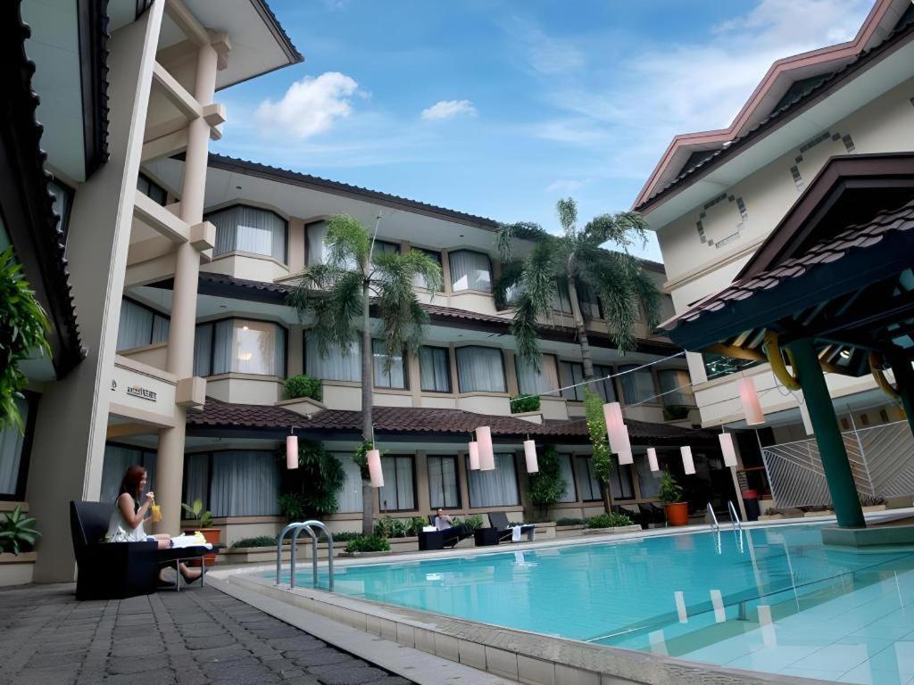Bentani Hotel & Residence Чиребон Экстерьер фото