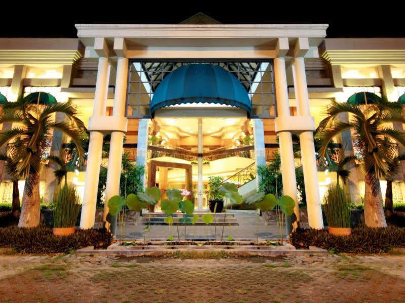 Bentani Hotel & Residence Чиребон Экстерьер фото