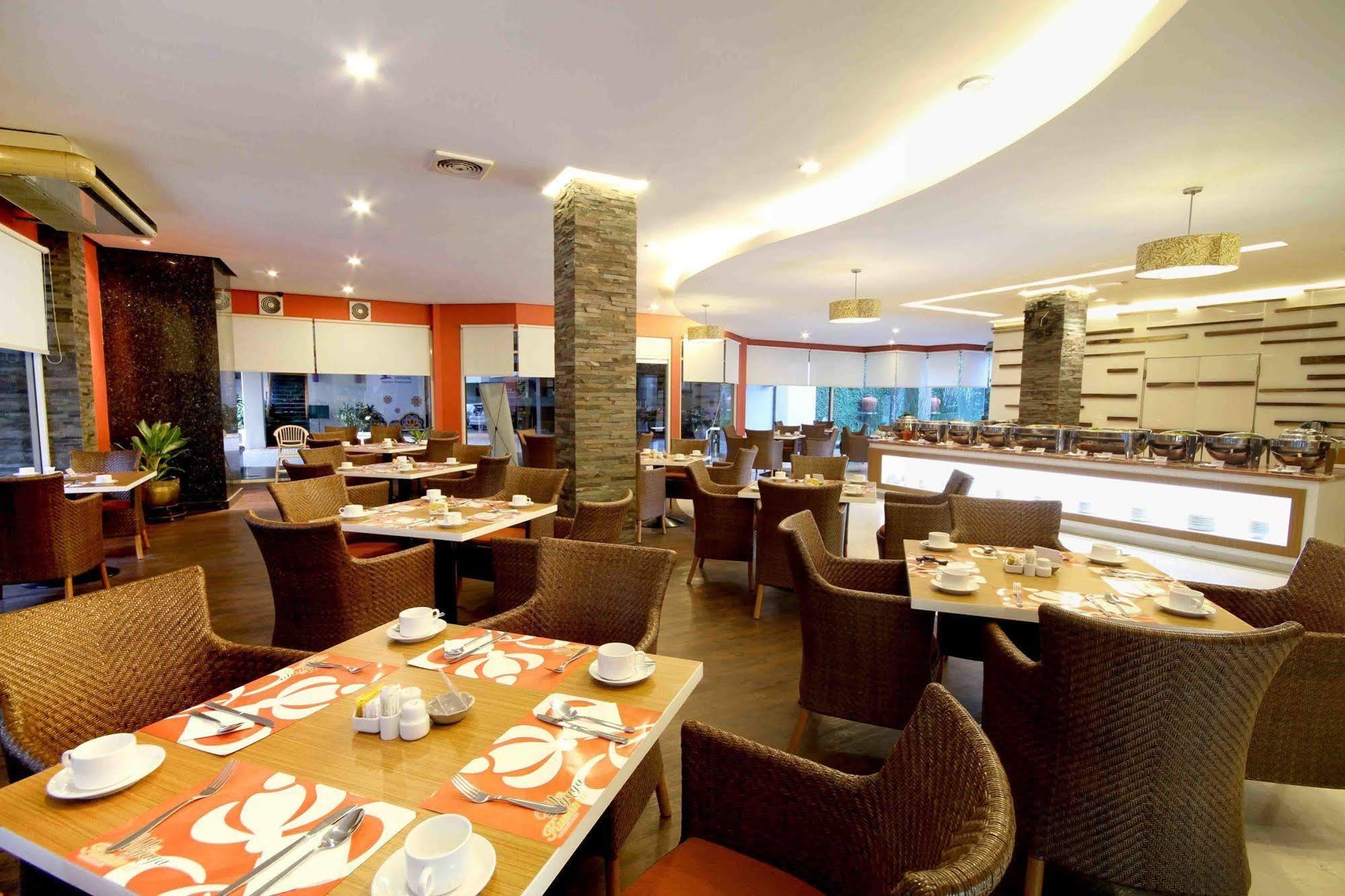 Bentani Hotel & Residence Чиребон Экстерьер фото