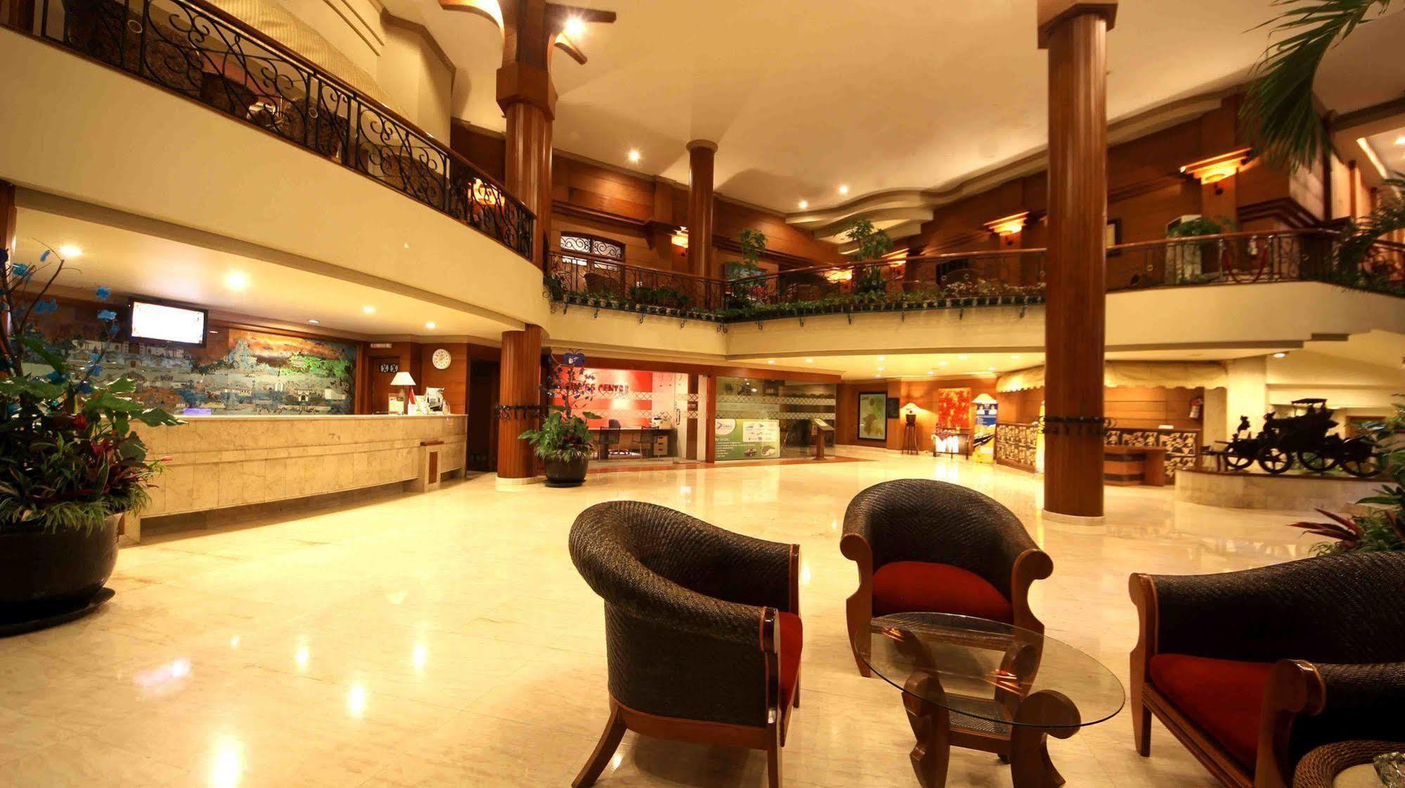 Bentani Hotel & Residence Чиребон Экстерьер фото